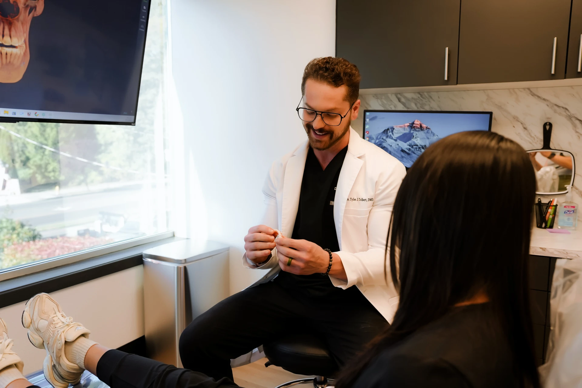 A patient discussing the problems with getting permanent teeth in 24 hours with their dentist.